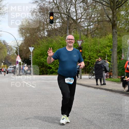 12.04.2026 - 45. Internationalen Wilhelmsburger Insellauf J. Mangold http://msf.ph/oto/9518637 12.04.2026 13:24:38 Ziel 3936, 4908, 4016, 2111, 2112, 2290, 4812, 2990, 2991, 2012, 5021, 4751, 2558, 2557 meine-sportfotos.de