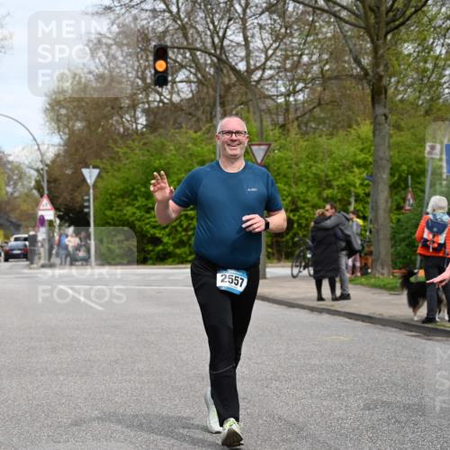 12.04.2026 - 45. Internationalen Wilhelmsburger Insellauf J. Mangold http://msf.ph/oto/9518638 12.04.2026 13:24:38 Ziel 3936, 4908, 4016, 2111, 2112, 2290, 4812, 2990, 2991, 2012, 5021, 4751, 2558, 2557 meine-sportfotos.de