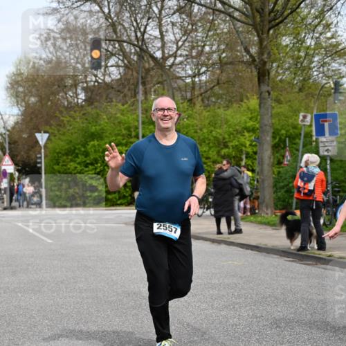 12.04.2026 - 45. Internationalen Wilhelmsburger Insellauf J. Mangold http://msf.ph/oto/9518640 12.04.2026 13:24:38 Ziel 3936, 4908, 4016, 2111, 2112, 2290, 4812, 2990, 2991, 2012, 5021, 4751, 2558, 2557 meine-sportfotos.de