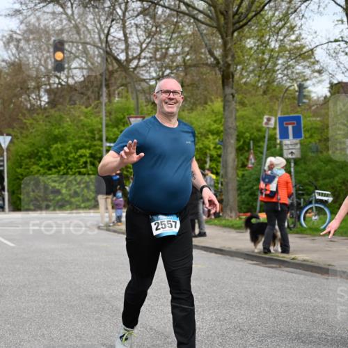 12.04.2026 - 45. Internationalen Wilhelmsburger Insellauf J. Mangold http://msf.ph/oto/9518643 12.04.2026 13:24:38 Ziel 3936, 4908, 4016, 2111, 2112, 2290, 4812, 2990, 2991, 2012, 5021, 4751, 2558, 2557 meine-sportfotos.de