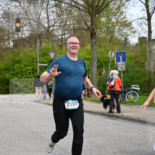 12.04.2026 - 45. Internationalen Wilhelmsburger Insellauf J. Mangold http://msf.ph/oto/9518644 12.04.2026 13:24:38 Ziel 3936, 4908, 4016, 2111, 2112, 2290, 4812, 2990, 2991, 2012, 5021, 4751, 2558, 2557 meine-sportfotos.de