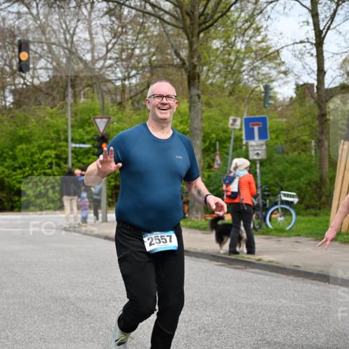 12.04.2026 - 45. Internationalen Wilhelmsburger Insellauf J. Mangold http://msf.ph/oto/9518645 12.04.2026 13:24:38 Ziel 3936, 4908, 4016, 2111, 2112, 2290, 4812, 2990, 2991, 2012, 5021, 4751, 2558, 2557 meine-sportfotos.de