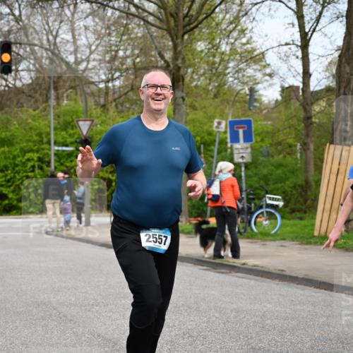 12.04.2026 - 45. Internationalen Wilhelmsburger Insellauf J. Mangold http://msf.ph/oto/9518646 12.04.2026 13:24:39 Ziel 3936, 4908, 4016, 2111, 2112, 2290, 4812, 2990, 2991, 2012, 5021, 4751, 2558, 2557 meine-sportfotos.de