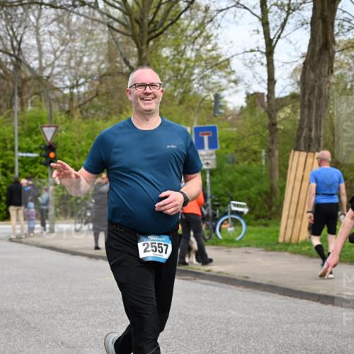 12.04.2026 - 45. Internationalen Wilhelmsburger Insellauf J. Mangold http://msf.ph/oto/9518648 12.04.2026 13:24:39 Ziel 3936, 4908, 4016, 2111, 2112, 2290, 4812, 2990, 2991, 2012, 5021, 4751, 2558, 2557 meine-sportfotos.de
