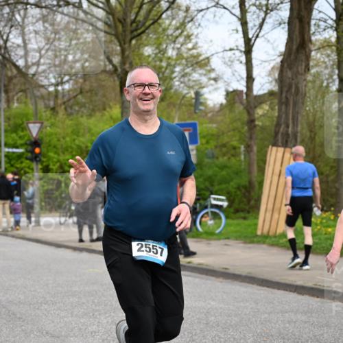 12.04.2026 - 45. Internationalen Wilhelmsburger Insellauf J. Mangold http://msf.ph/oto/9518649 12.04.2026 13:24:39 Ziel 3936, 4908, 4016, 2111, 2112, 2290, 4812, 2990, 2991, 2012, 5021, 4751, 2558, 2557 meine-sportfotos.de