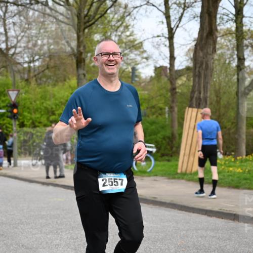 12.04.2026 - 45. Internationalen Wilhelmsburger Insellauf J. Mangold http://msf.ph/oto/9518650 12.04.2026 13:24:39 Ziel 3936, 4908, 4016, 2111, 2112, 2290, 4812, 2990, 2991, 2012, 5021, 4751, 2558, 2557 meine-sportfotos.de