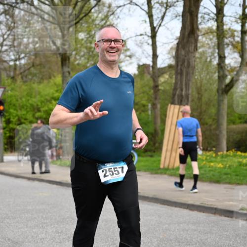 12.04.2026 - 45. Internationalen Wilhelmsburger Insellauf J. Mangold http://msf.ph/oto/9518651 12.04.2026 13:24:39 Ziel 3936, 4908, 4016, 2111, 2112, 2290, 4812, 2990, 2991, 2012, 5021, 4751, 2558, 2557 meine-sportfotos.de
