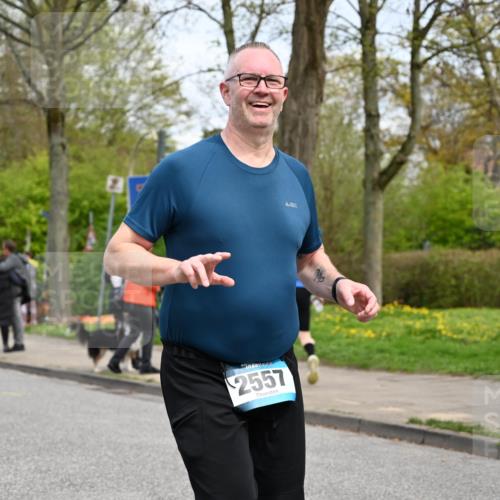 12.04.2026 - 45. Internationalen Wilhelmsburger Insellauf J. Mangold http://msf.ph/oto/9518654 12.04.2026 13:24:39 Ziel 3936, 4908, 4016, 2111, 2112, 2290, 4812, 2990, 2991, 2012, 5021, 4751, 2558, 2557 meine-sportfotos.de