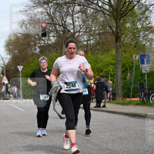 12.04.2026 - 45. Internationalen Wilhelmsburger Insellauf J. Mangold http://msf.ph/oto/9518658 12.04.2026 13:25:00 Ziel 5021, 4751, 2558, 2557, 2848, 2258, 2257, 2718, 5152 meine-sportfotos.de