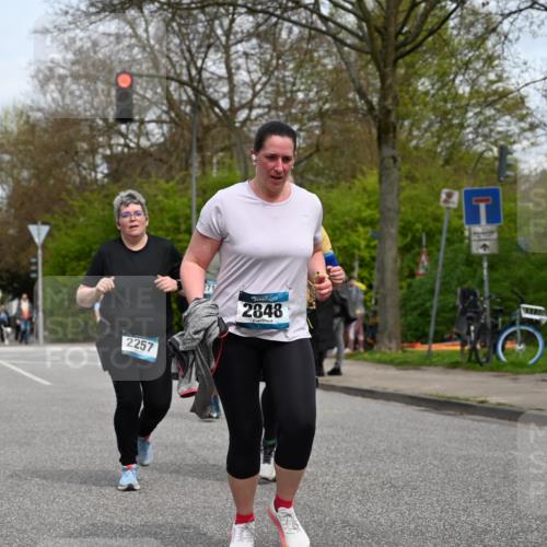 12.04.2026 - 45. Internationalen Wilhelmsburger Insellauf J. Mangold http://msf.ph/oto/9518661 12.04.2026 13:25:00 Ziel 5021, 4751, 2558, 2557, 2848, 2258, 2257, 2718, 5152 meine-sportfotos.de