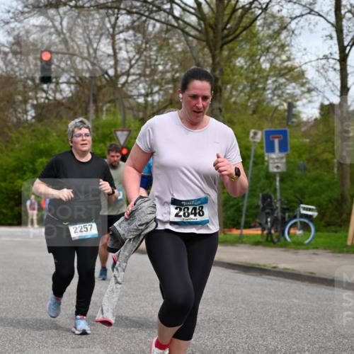 12.04.2026 - 45. Internationalen Wilhelmsburger Insellauf J. Mangold http://msf.ph/oto/9518665 12.04.2026 13:25:01 Ziel 5021, 4751, 2558, 2557, 2848, 2258, 2257, 2718, 5152, 5757 meine-sportfotos.de