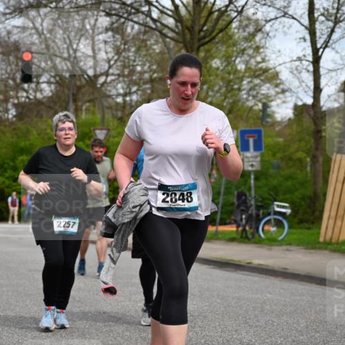 12.04.2026 - 45. Internationalen Wilhelmsburger Insellauf J. Mangold http://msf.ph/oto/9518666 12.04.2026 13:25:01 Ziel 5021, 4751, 2558, 2557, 2848, 2258, 2257, 2718, 5152, 5757 meine-sportfotos.de