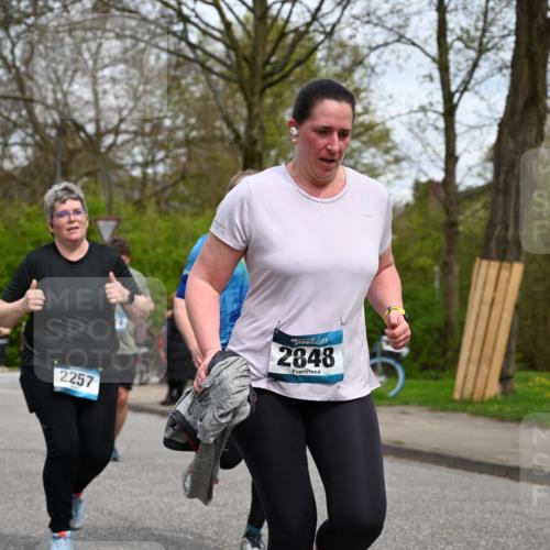 12.04.2026 - 45. Internationalen Wilhelmsburger Insellauf J. Mangold http://msf.ph/oto/9518669 12.04.2026 13:25:01 Ziel 5021, 4751, 2558, 2557, 2848, 2258, 2257, 2718, 5152, 5757 meine-sportfotos.de