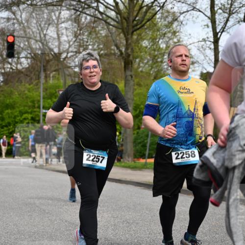 12.04.2026 - 45. Internationalen Wilhelmsburger Insellauf J. Mangold http://msf.ph/oto/9518672 12.04.2026 13:25:02 Ziel 5021, 4751, 2558, 2557, 2848, 2258, 2257, 2718, 2718, 5152, 5757 meine-sportfotos.de
