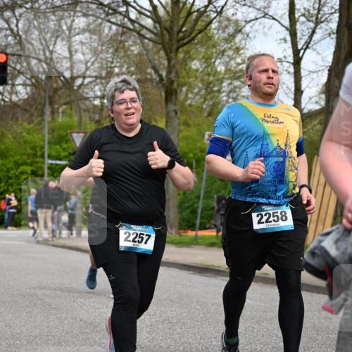 12.04.2026 - 45. Internationalen Wilhelmsburger Insellauf J. Mangold http://msf.ph/oto/9518673 12.04.2026 13:25:02 Ziel 5021, 4751, 2558, 2557, 2848, 2258, 2257, 2718, 2718, 5152, 5757 meine-sportfotos.de