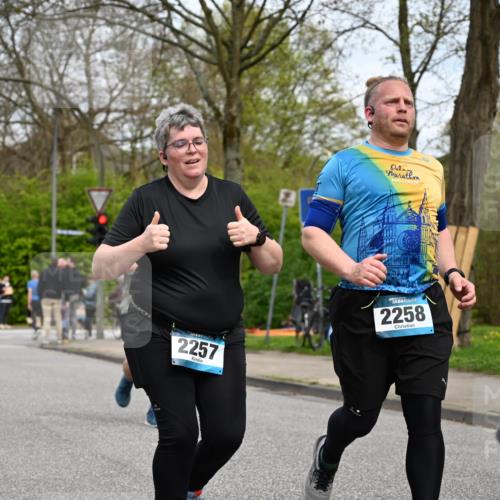 12.04.2026 - 45. Internationalen Wilhelmsburger Insellauf J. Mangold http://msf.ph/oto/9518674 12.04.2026 13:25:02 Ziel 5021, 4751, 2558, 2557, 2848, 2258, 2257, 2718, 2718, 5152, 5757 meine-sportfotos.de