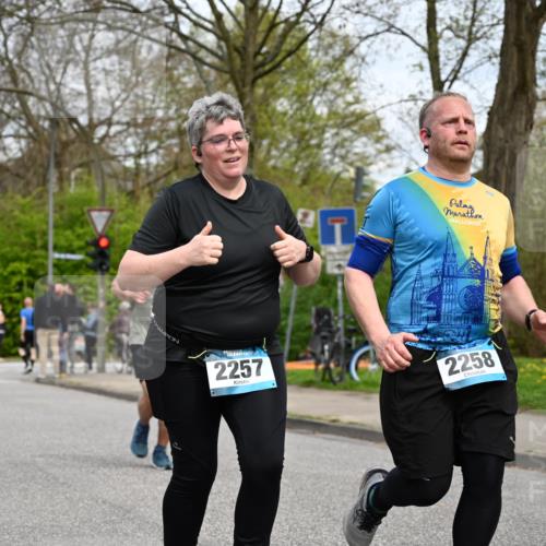12.04.2026 - 45. Internationalen Wilhelmsburger Insellauf J. Mangold http://msf.ph/oto/9518675 12.04.2026 13:25:02 Ziel 5021, 4751, 2558, 2557, 2848, 2258, 2257, 2718, 2718, 5152, 5757 meine-sportfotos.de