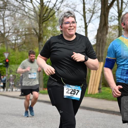12.04.2026 - 45. Internationalen Wilhelmsburger Insellauf J. Mangold http://msf.ph/oto/9518680 12.04.2026 13:25:02 Ziel 5021, 4751, 2558, 2557, 2848, 2258, 2257, 2718, 2718, 5152, 5757 meine-sportfotos.de