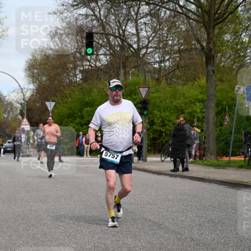 12.04.2026 - 45. Internationalen Wilhelmsburger Insellauf J. Mangold http://msf.ph/oto/9518706 12.04.2026 13:25:15 Ziel 2848, 2258, 2257, 2718, 5152, 5757, 3649, 4604, 4790, 2717, 4431 meine-sportfotos.de