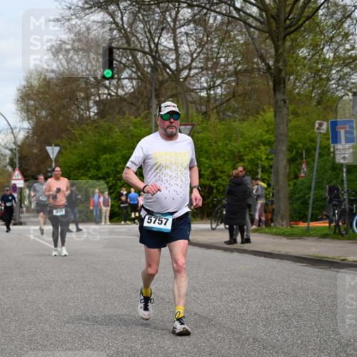 12.04.2026 - 45. Internationalen Wilhelmsburger Insellauf J. Mangold http://msf.ph/oto/9518709 12.04.2026 13:25:15 Ziel 2848, 2258, 2257, 2718, 5152, 5757, 3649, 4604, 4790, 2717, 4431 meine-sportfotos.de