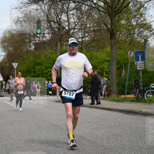 12.04.2026 - 45. Internationalen Wilhelmsburger Insellauf J. Mangold http://msf.ph/oto/9518712 12.04.2026 13:25:15 Ziel 2848, 2258, 2257, 2718, 5152, 5757, 3649, 4604, 4790, 2717, 4431 meine-sportfotos.de