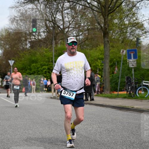 12.04.2026 - 45. Internationalen Wilhelmsburger Insellauf J. Mangold http://msf.ph/oto/9518714 12.04.2026 13:25:16 Ziel 2848, 2258, 2257, 2718, 5152, 5757, 3649, 3649, 4604, 4790, 2717, 4431 meine-sportfotos.de