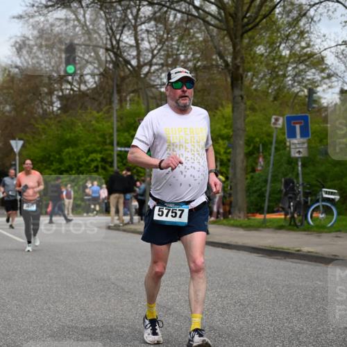 12.04.2026 - 45. Internationalen Wilhelmsburger Insellauf J. Mangold http://msf.ph/oto/9518716 12.04.2026 13:25:16 Ziel 2848, 2258, 2257, 2718, 5152, 5757, 3649, 3649, 4604, 4790, 2717, 4431 meine-sportfotos.de