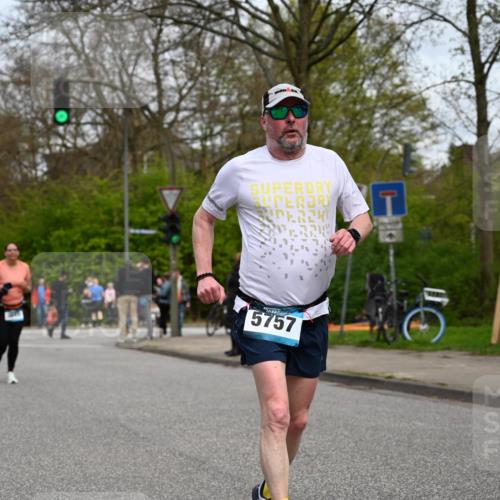 12.04.2026 - 45. Internationalen Wilhelmsburger Insellauf J. Mangold http://msf.ph/oto/9518720 12.04.2026 13:25:16 Ziel 2848, 2258, 2257, 2718, 5152, 5757, 3649, 3649, 4604, 4790, 2717, 4431 meine-sportfotos.de