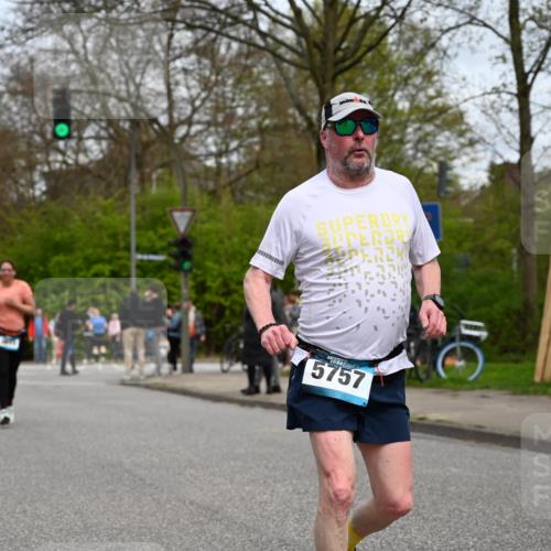 12.04.2026 - 45. Internationalen Wilhelmsburger Insellauf J. Mangold http://msf.ph/oto/9518722 12.04.2026 13:25:16 Ziel 2848, 2258, 2257, 2718, 5152, 5757, 3649, 3649, 4604, 4790, 2717, 4431 meine-sportfotos.de