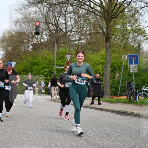 12.04.2026 - 45. Internationalen Wilhelmsburger Insellauf J. Mangold http://msf.ph/oto/9518794 12.04.2026 13:25:37 Ziel 2718, 5152, 5757, 3649, 4604, 4790, 2717, 4431, 3023, 3024, 2881, 4064, 4684, 2298, 4839, 4840, 4774 meine-sportfotos.de