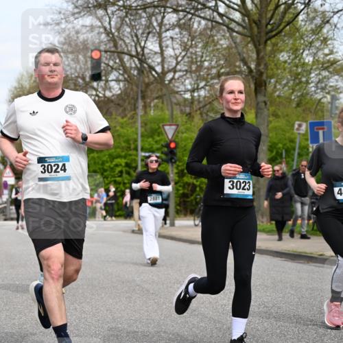 12.04.2026 - 45. Internationalen Wilhelmsburger Insellauf J. Mangold http://msf.ph/oto/9518815 12.04.2026 13:25:39 Ziel 2718, 5152, 5757, 3649, 4604, 4790, 2717, 4431, 3023, 3024, 2881, 4064, 4684, 2298, 4839, 4840, 4774 meine-sportfotos.de