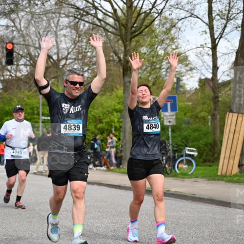 12.04.2026 - 45. Internationalen Wilhelmsburger Insellauf J. Mangold http://msf.ph/oto/9518848 12.04.2026 13:25:52 Ziel 3649, 4604, 4790, 2717, 4431, 3023, 3024, 2881, 4064, 4684, 2298, 4839, 4840, 4774, 4881, 4881, 4049, 4411 meine-sportfotos.de