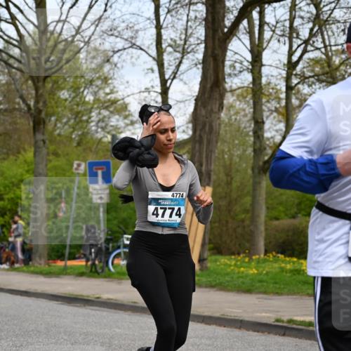 12.04.2026 - 45. Internationalen Wilhelmsburger Insellauf J. Mangold http://msf.ph/oto/9518880 12.04.2026 13:25:55 Ziel 4604, 4790, 2717, 4431, 3023, 3024, 2881, 4064, 4684, 2298, 2298, 4839, 4840, 4774, 4881, 4049, 4411, 5206, 2360, 5245, 2933, 2359 meine-sportfotos.de