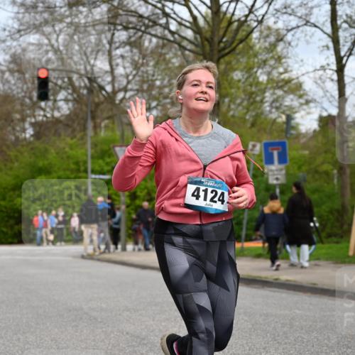 12.04.2026 - 45. Internationalen Wilhelmsburger Insellauf J. Mangold http://msf.ph/oto/9518963 12.04.2026 13:26:16 Ziel 2298, 4839, 4840, 4774, 4881, 4049, 4411, 5206, 2360, 5245, 2933, 2359, 4124, 2980, 3640 meine-sportfotos.de