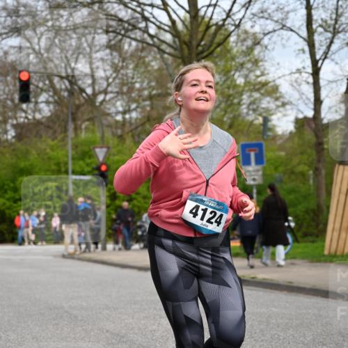12.04.2026 - 45. Internationalen Wilhelmsburger Insellauf J. Mangold http://msf.ph/oto/9518964 12.04.2026 13:26:16 Ziel 2298, 4839, 4840, 4774, 4881, 4049, 4411, 5206, 2360, 5245, 2933, 2359, 4124, 2980, 3640 meine-sportfotos.de