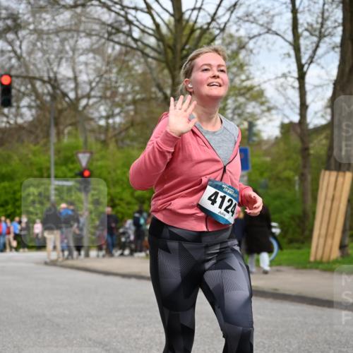 12.04.2026 - 45. Internationalen Wilhelmsburger Insellauf J. Mangold http://msf.ph/oto/9518965 12.04.2026 13:26:16 Ziel 2298, 4839, 4840, 4774, 4881, 4049, 4411, 5206, 2360, 5245, 2933, 2359, 4124, 2980, 3640 meine-sportfotos.de