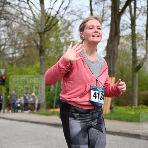 12.04.2026 - 45. Internationalen Wilhelmsburger Insellauf J. Mangold http://msf.ph/oto/9518968 12.04.2026 13:26:17 Ziel 2298, 4839, 4840, 4774, 4881, 4049, 4411, 5206, 2360, 5206, 2360, 5245, 2933, 2359, 4124, 2980, 3640 meine-sportfotos.de