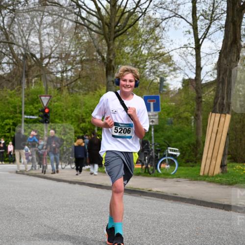 12.04.2026 - 45. Internationalen Wilhelmsburger Insellauf J. Mangold http://msf.ph/oto/9518971 12.04.2026 13:26:23 Ziel 4839, 4840, 4774, 4881, 4049, 4411, 5206, 2360, 5245, 2933, 2359, 4124, 2980, 3640, 2721, 3756, 3755 meine-sportfotos.de