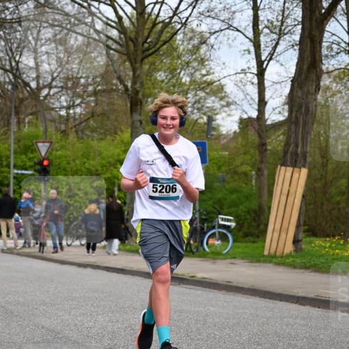 12.04.2026 - 45. Internationalen Wilhelmsburger Insellauf J. Mangold http://msf.ph/oto/9518972 12.04.2026 13:26:23 Ziel 4839, 4840, 4774, 4881, 4049, 4411, 5206, 2360, 5245, 2933, 2359, 4124, 2980, 3640, 2721, 3756, 3755 meine-sportfotos.de