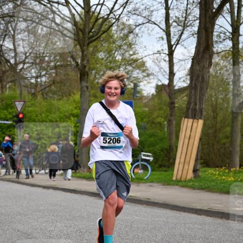 12.04.2026 - 45. Internationalen Wilhelmsburger Insellauf J. Mangold http://msf.ph/oto/9518973 12.04.2026 13:26:23 Ziel 4839, 4840, 4774, 4881, 4049, 4411, 5206, 2360, 5245, 2933, 2359, 4124, 2980, 3640, 2721, 3756, 3755 meine-sportfotos.de