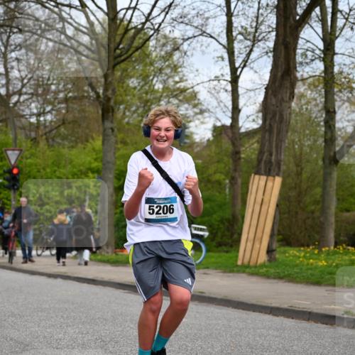 12.04.2026 - 45. Internationalen Wilhelmsburger Insellauf J. Mangold http://msf.ph/oto/9518974 12.04.2026 13:26:23 Ziel 4839, 4840, 4774, 4881, 4049, 4411, 5206, 2360, 5245, 2933, 2359, 4124, 2980, 3640, 2721, 3756, 3755 meine-sportfotos.de