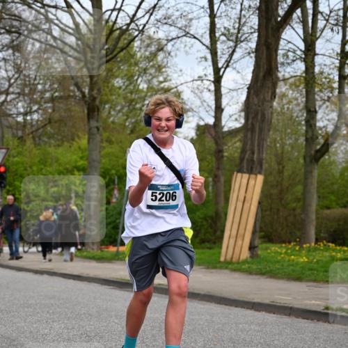 12.04.2026 - 45. Internationalen Wilhelmsburger Insellauf J. Mangold http://msf.ph/oto/9518975 12.04.2026 13:26:23 Ziel 4839, 4840, 4774, 4881, 4049, 4411, 5206, 2360, 5245, 2933, 2359, 4124, 2980, 3640, 2721, 3756, 3755 meine-sportfotos.de