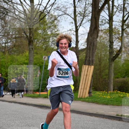 12.04.2026 - 45. Internationalen Wilhelmsburger Insellauf J. Mangold http://msf.ph/oto/9518976 12.04.2026 13:26:23 Ziel 4839, 4840, 4774, 4881, 4049, 4411, 5206, 2360, 5245, 2933, 2359, 4124, 2980, 3640, 2721, 3756, 3755 meine-sportfotos.de