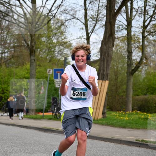 12.04.2026 - 45. Internationalen Wilhelmsburger Insellauf J. Mangold http://msf.ph/oto/9518977 12.04.2026 13:26:23 Ziel 4839, 4840, 4774, 4881, 4049, 4411, 5206, 2360, 5245, 2933, 2359, 4124, 2980, 3640, 2721, 3756, 3755 meine-sportfotos.de
