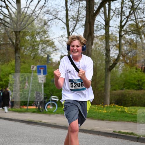 12.04.2026 - 45. Internationalen Wilhelmsburger Insellauf J. Mangold http://msf.ph/oto/9518979 12.04.2026 13:26:24 Ziel 4774, 4881, 4049, 4411, 5206, 2360, 5245, 2933, 2359, 4124, 2980, 3640, 3640, 2721, 3756, 3755 meine-sportfotos.de