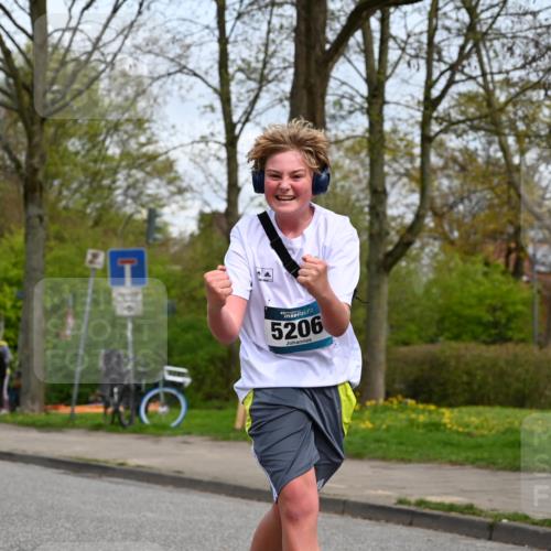 12.04.2026 - 45. Internationalen Wilhelmsburger Insellauf J. Mangold http://msf.ph/oto/9518980 12.04.2026 13:26:24 Ziel 4774, 4881, 4049, 4411, 5206, 2360, 5245, 2933, 2359, 4124, 2980, 3640, 3640, 2721, 3756, 3755 meine-sportfotos.de