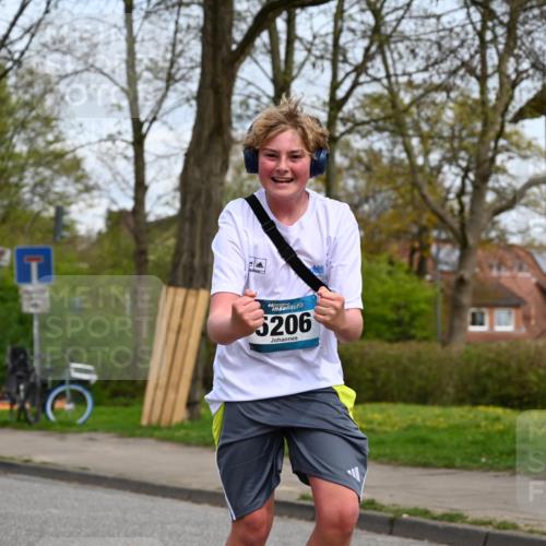 12.04.2026 - 45. Internationalen Wilhelmsburger Insellauf J. Mangold http://msf.ph/oto/9518982 12.04.2026 13:26:24 Ziel 4774, 4881, 4049, 4411, 5206, 2360, 5245, 2933, 2359, 4124, 2980, 3640, 3640, 2721, 3756, 3755 meine-sportfotos.de