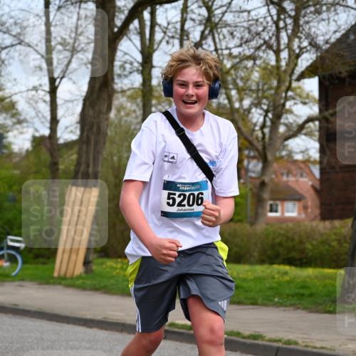 12.04.2026 - 45. Internationalen Wilhelmsburger Insellauf J. Mangold http://msf.ph/oto/9518983 12.04.2026 13:26:24 Ziel 4774, 4881, 4049, 4411, 5206, 2360, 5245, 2933, 2359, 4124, 2980, 3640, 3640, 2721, 3756, 3755 meine-sportfotos.de
