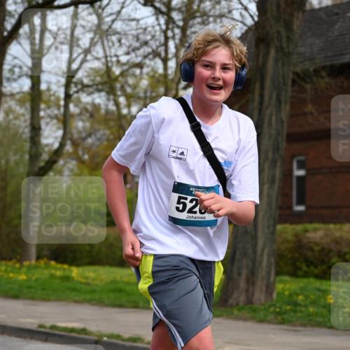 12.04.2026 - 45. Internationalen Wilhelmsburger Insellauf J. Mangold http://msf.ph/oto/9518986 12.04.2026 13:26:24 Ziel 4774, 4881, 4049, 4411, 5206, 2360, 5245, 2933, 2359, 4124, 2980, 3640, 3640, 2721, 3756, 3755 meine-sportfotos.de