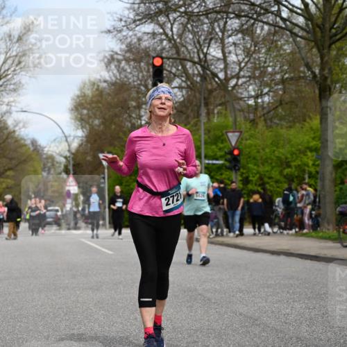 12.04.2026 - 45. Internationalen Wilhelmsburger Insellauf J. Mangold http://msf.ph/oto/9518992 12.04.2026 13:26:29 Ziel 4881, 4049, 4411, 5206, 2360, 5245, 2933, 2359, 4124, 2980, 3640, 2721, 3756, 3755, 2968 meine-sportfotos.de
